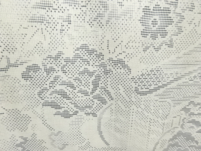 アンティーク　御所車に花模様織り出し本場白大島紬着物（7マルキ）